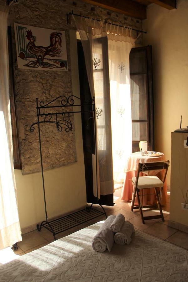 Sant Efisio Host 호텔 칼리아리 외부 사진