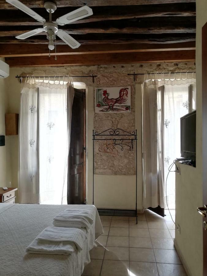 Sant Efisio Host 호텔 칼리아리 외부 사진